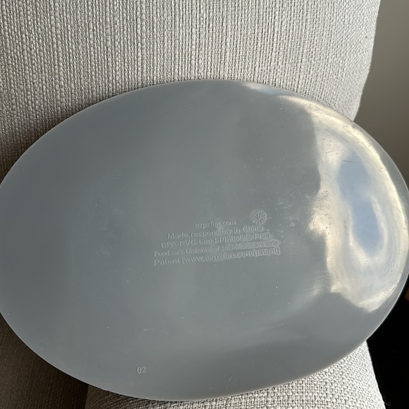 EZ PZ mini mat with lid in gray - Picture 9 of 10